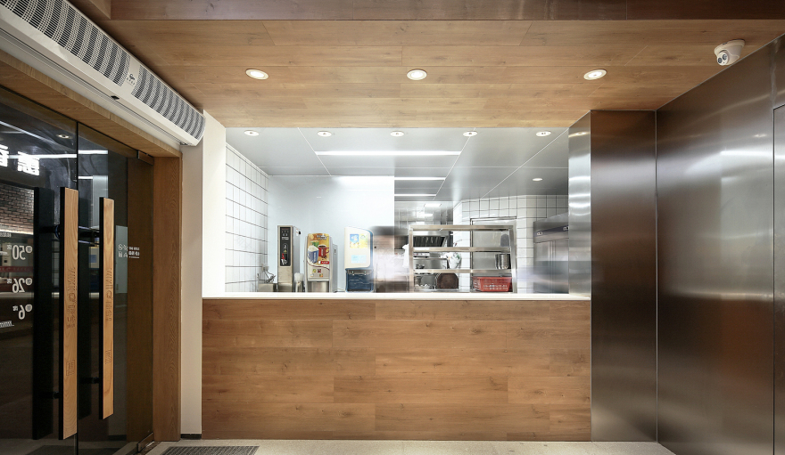 VII XII 餐厅区域设计 | 原木与半透明灯具的明亮空间-29