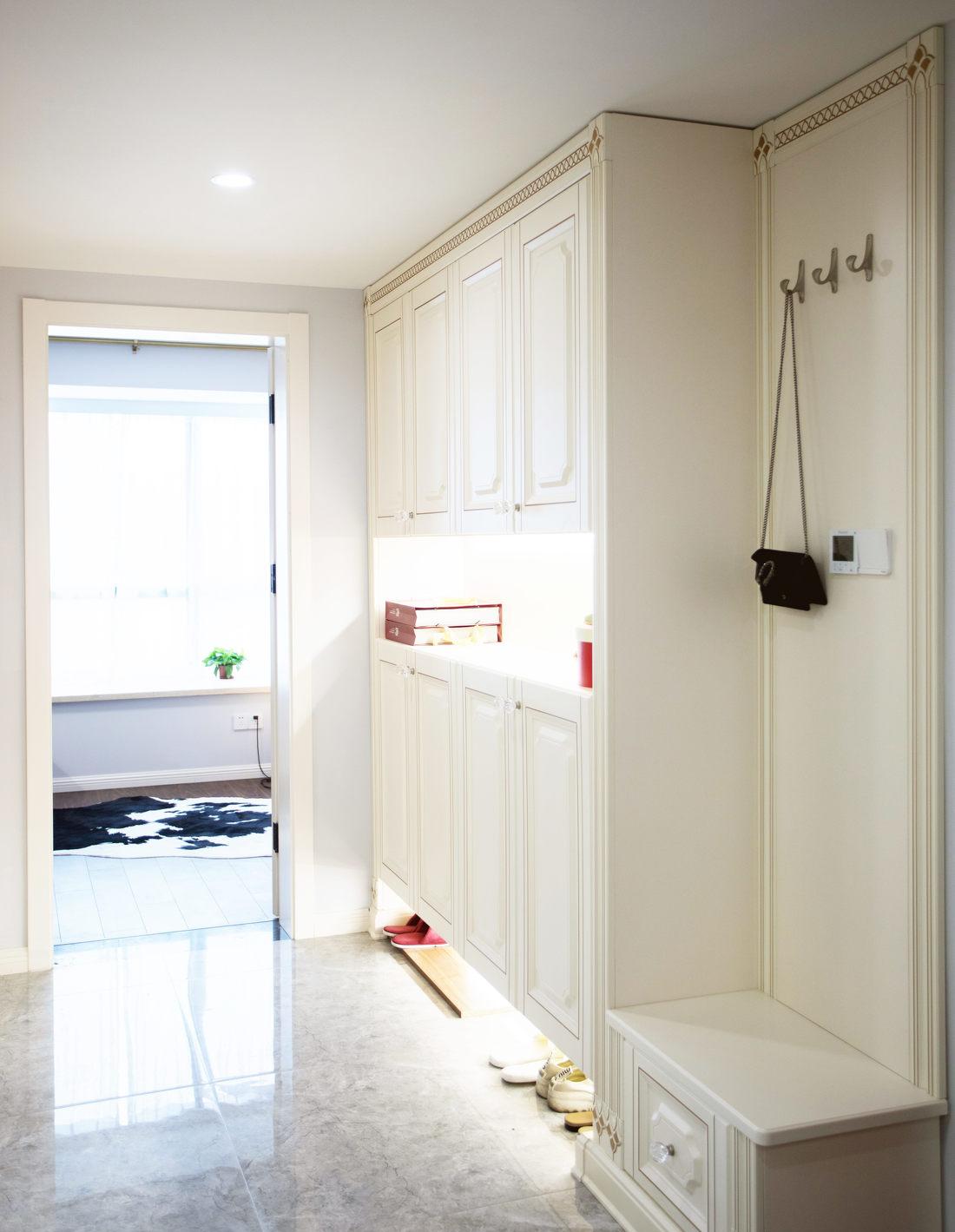 小户型逆袭!室内设计师如何将昏暗拥挤的家变宽敞明亮-17