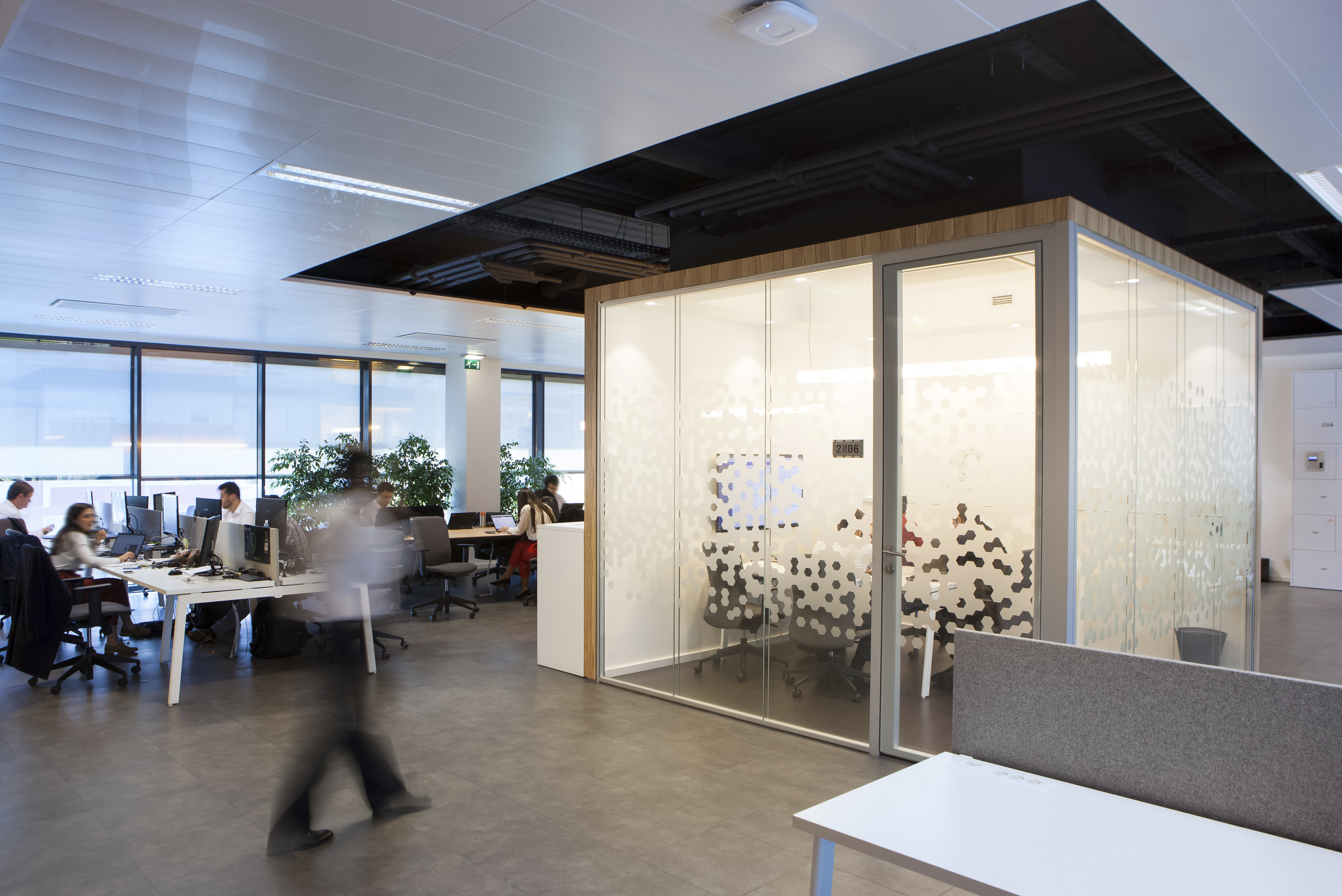 创新科技风，打造高效灵活的办公环境-19