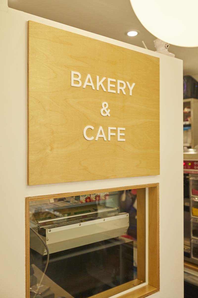 现代简约风 10 坪咖啡厅，打造温馨美食空间-9