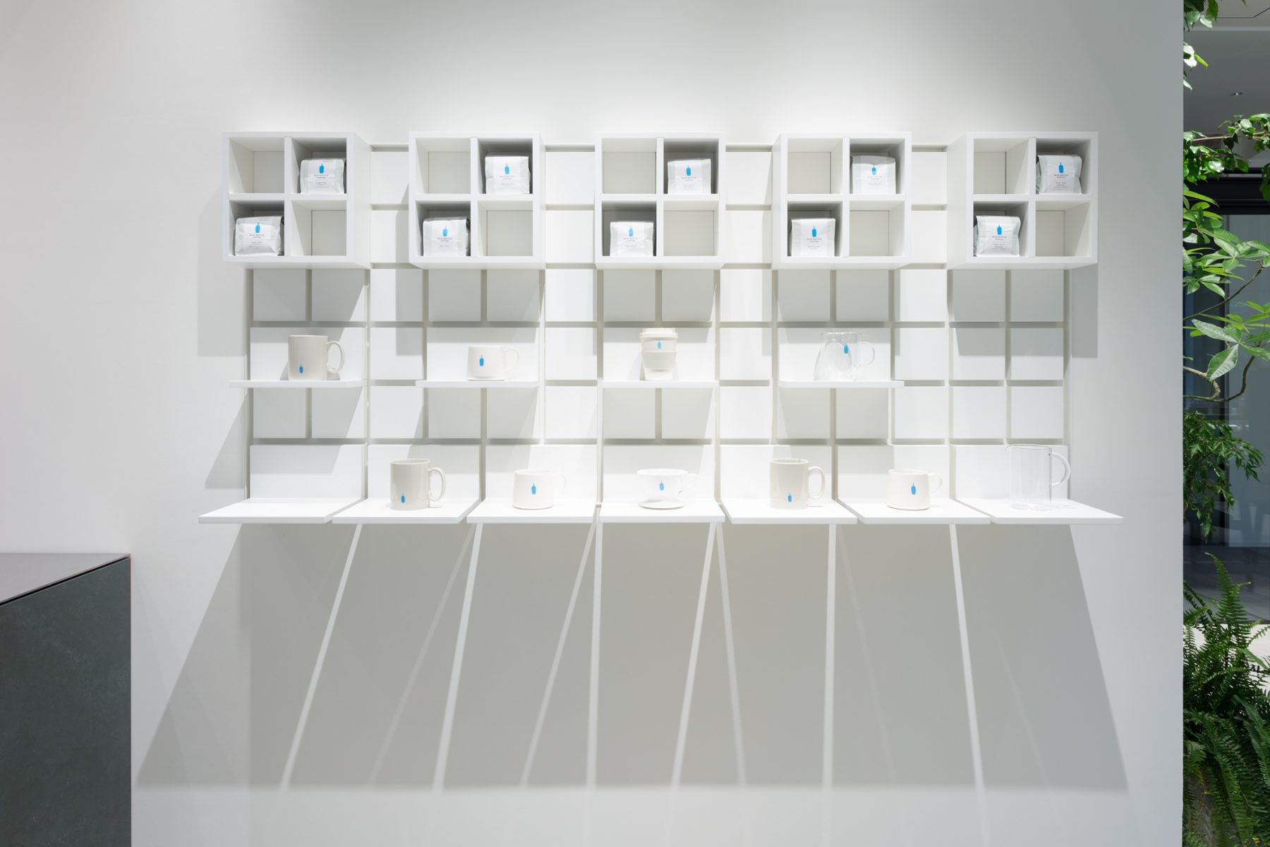 Blue Bottle Coffee Kyoto Kiyamachi Cafe | Schemata Architects / Jo Nagasaka-13