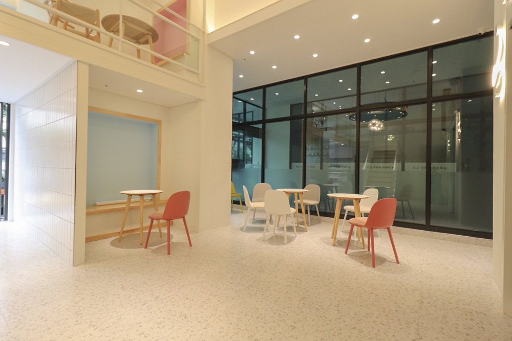 40 平釜山复式咖啡厅的间接照明设计-6