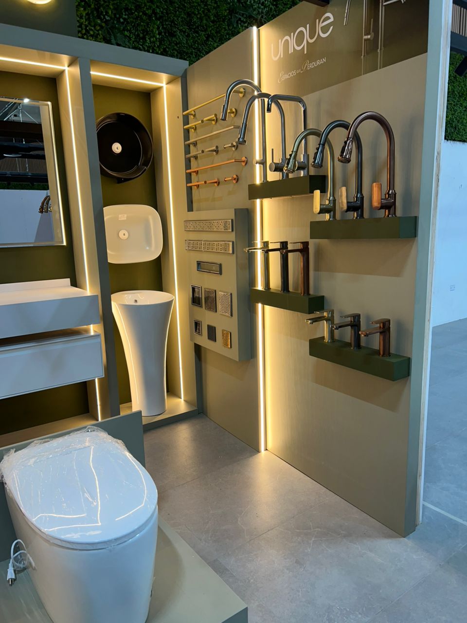 Diseño y fabricación de exhibición de productos UNIQUE-10