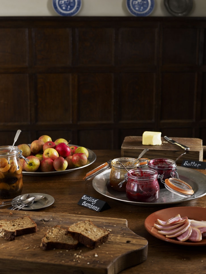 The Olde Bell Inn restaurant in London | Yatzer-3