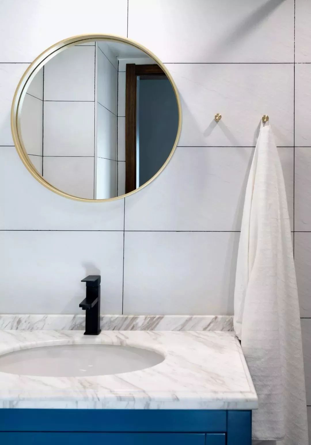 艺术气息的家居设计 | 名画复刻版装饰画与手工玻璃工艺品-51