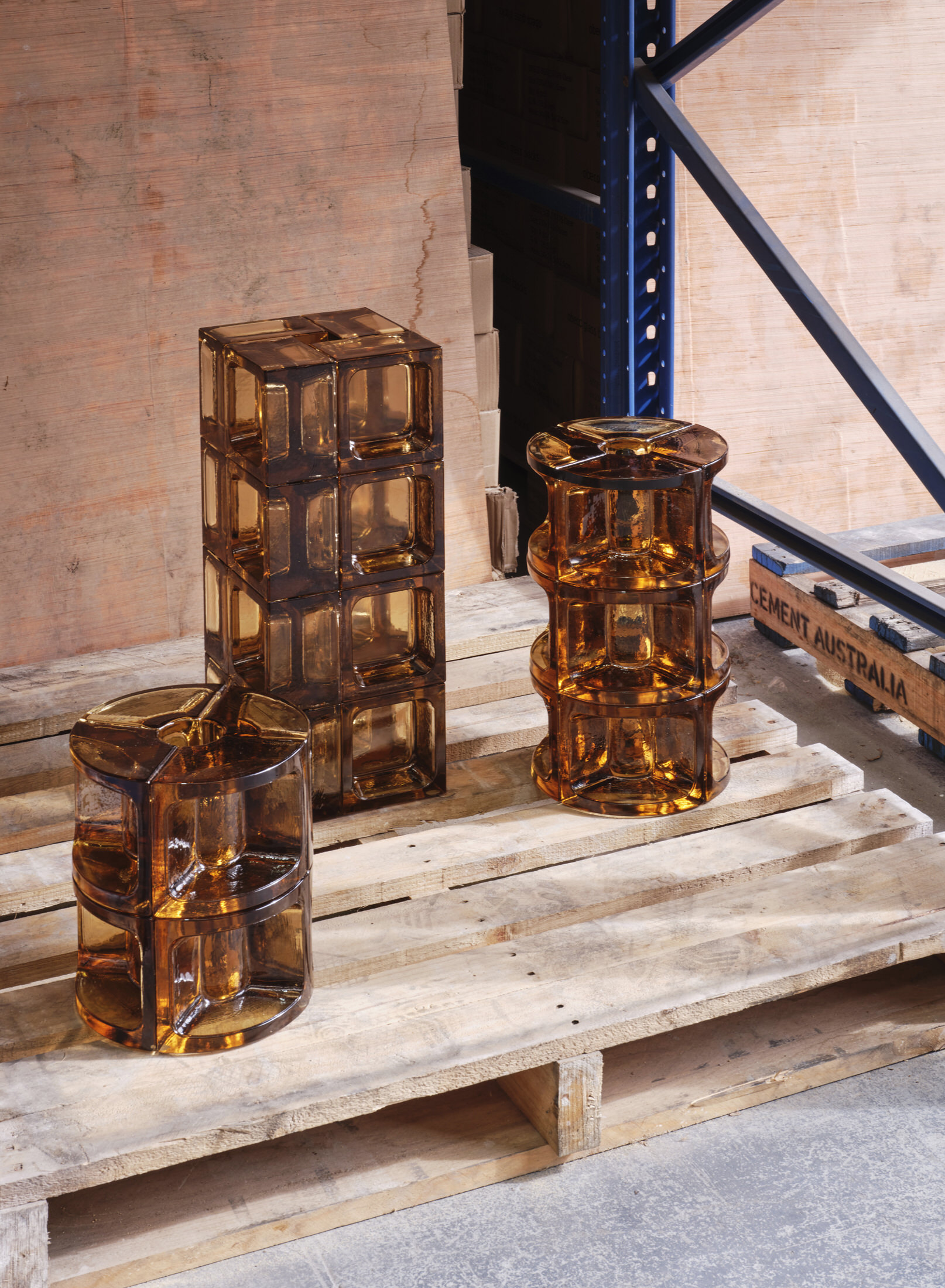 Tom Fereday & Charlie White 联合呈现 Versa,探讨废旧材料再利用的创意之作-4