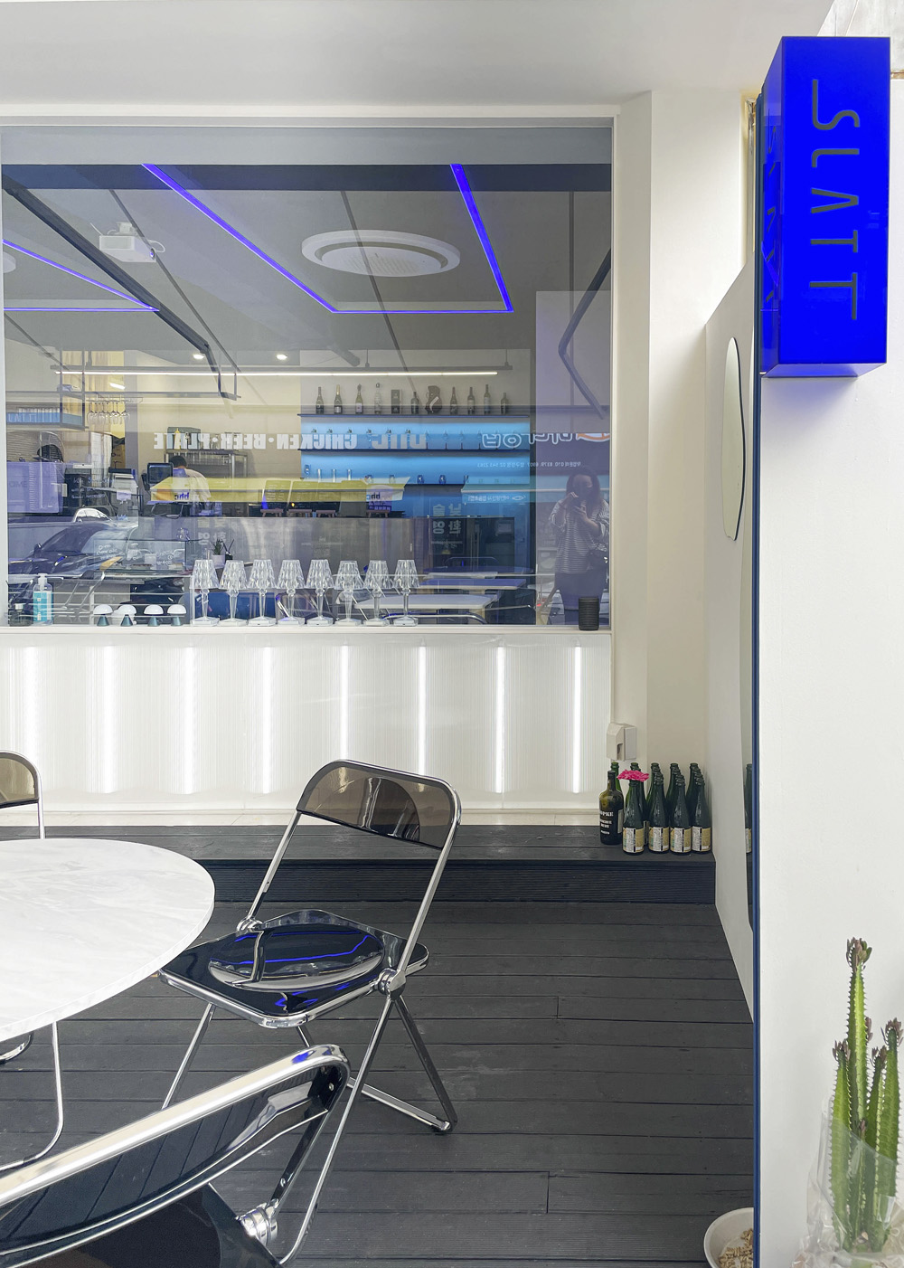 17 坪卡培耐尔咖啡厅 | 灯光艺术的魅力-7