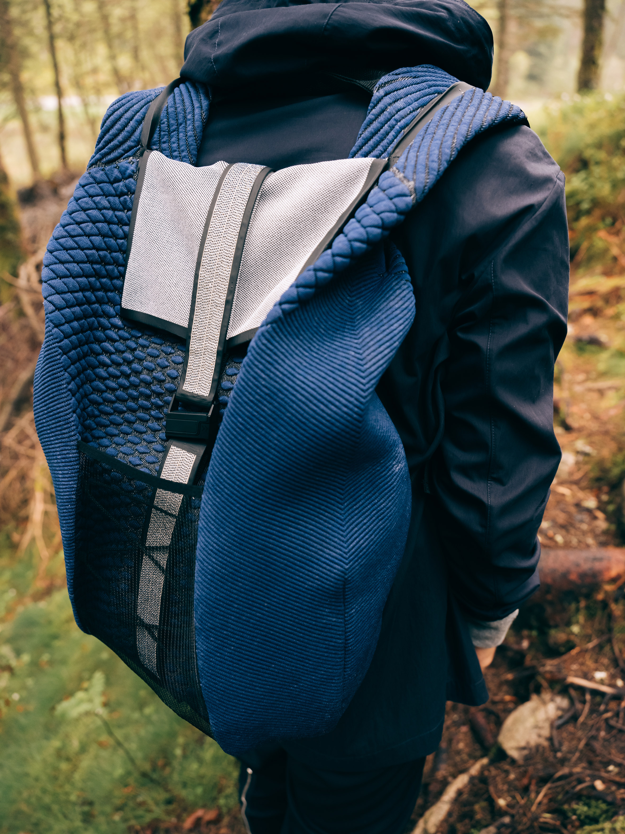 Pauline van Dongen designs backpack using "energy harvesting textile"-10