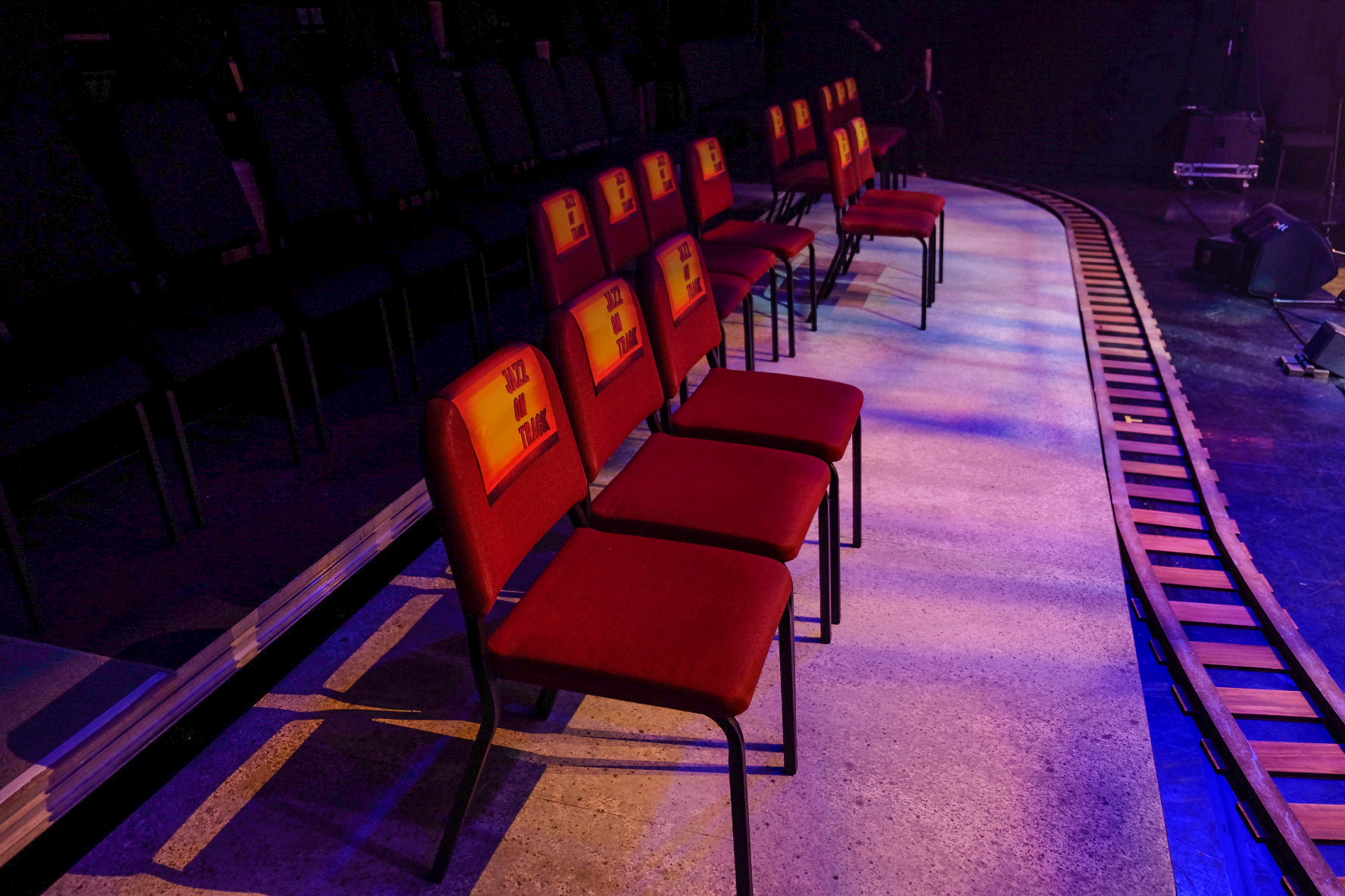 《前進吧!爵士特快車》舞台设计及制作丨山峸-8