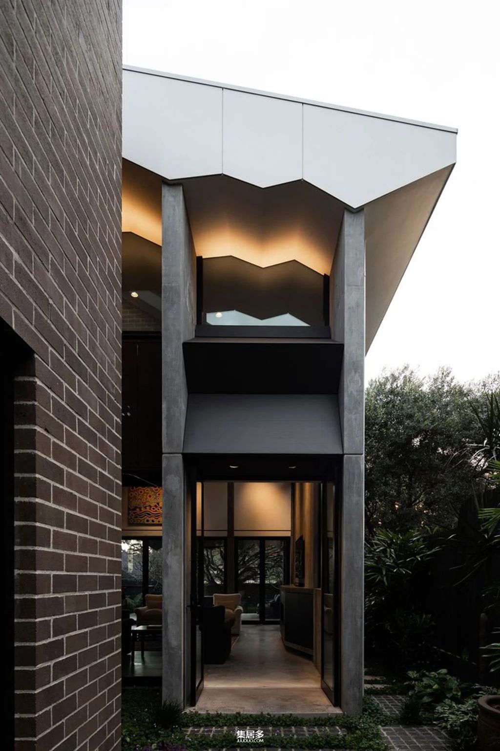 拥有独特屋顶和壮观黑色厨房的悉尼豪宅-22