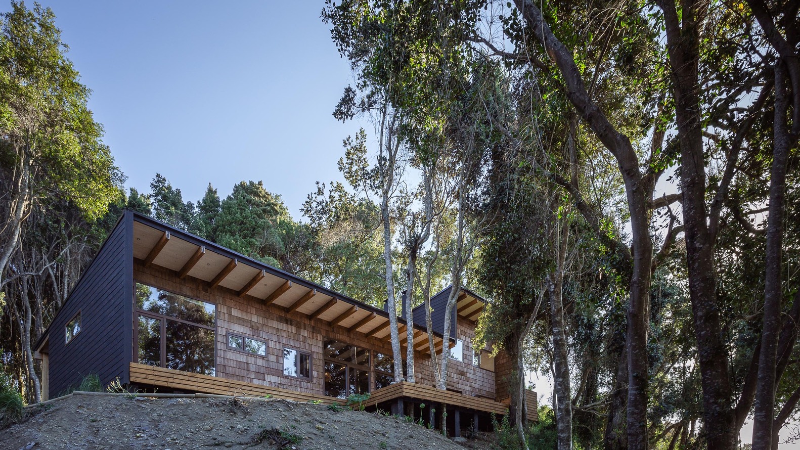 湖畔静谧之家 | 智利巴塔哥尼亚森林与湖泊的完美融合-48