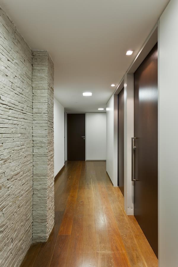 巴西律师事务所办公室翻新，融入垂直花园和环保设计-9