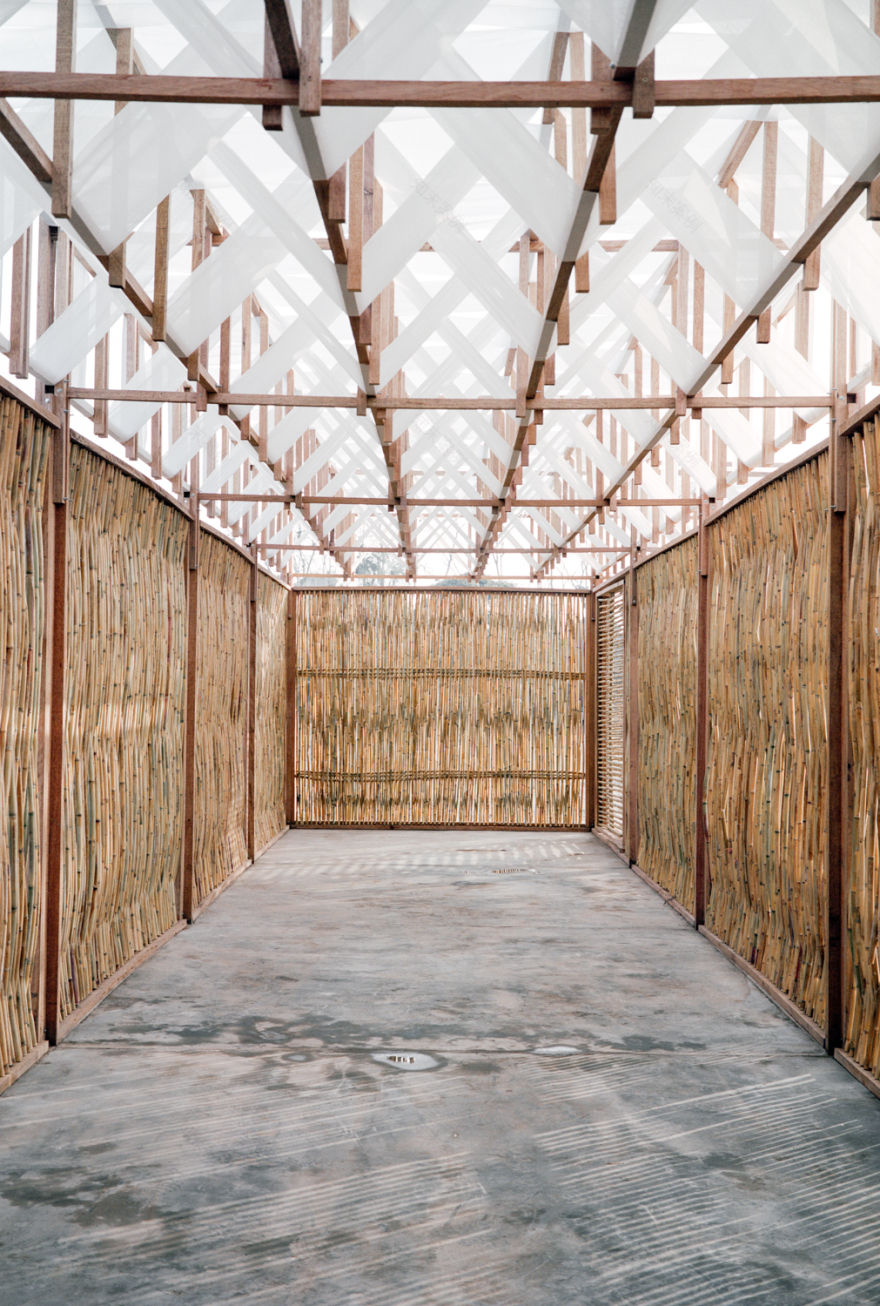 秘鲁帕查卡马克考古遗址的儿童与考古学家共享空间-2