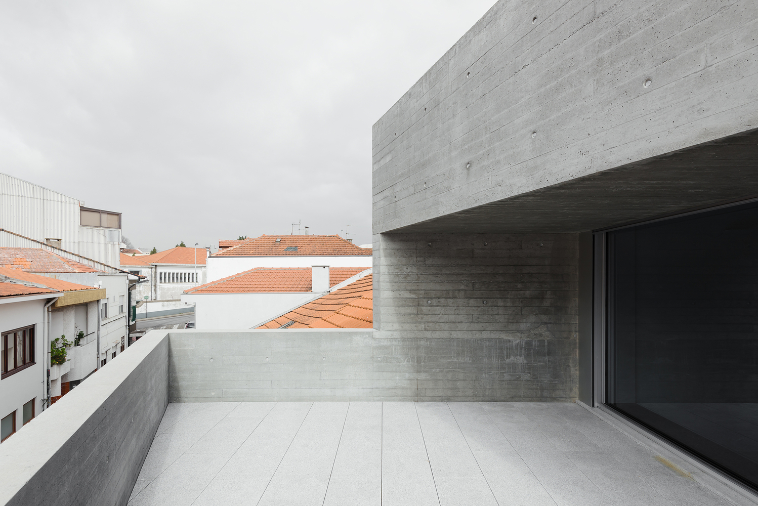 葡萄牙马拉夸街混凝土住宅丨Base arquitetura-44