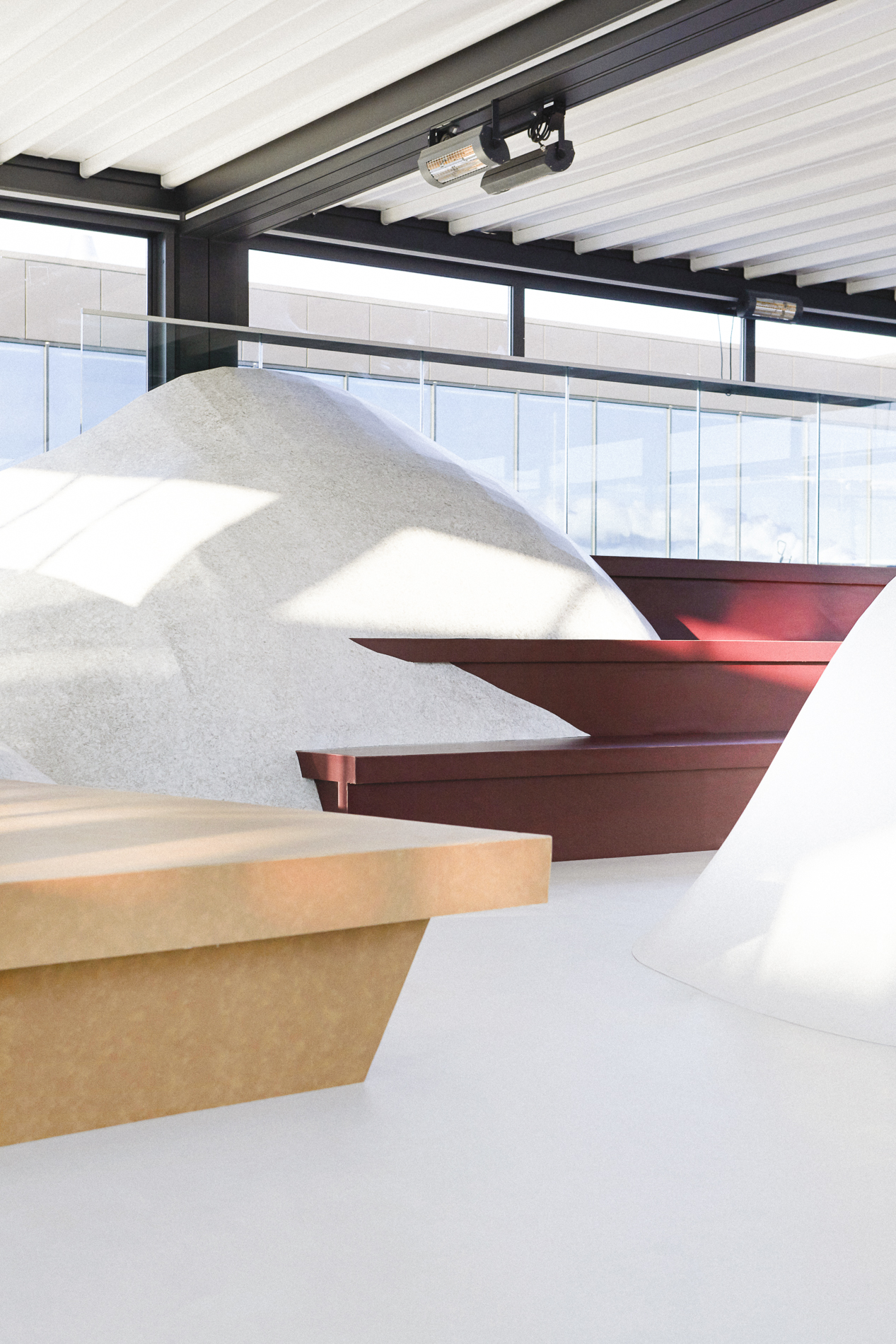 雪顶 | 北欧冬季风光的室内设计演绎-5