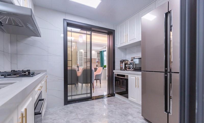 现代轻奢三居室，精致金属与大理石的浪漫邂逅-10