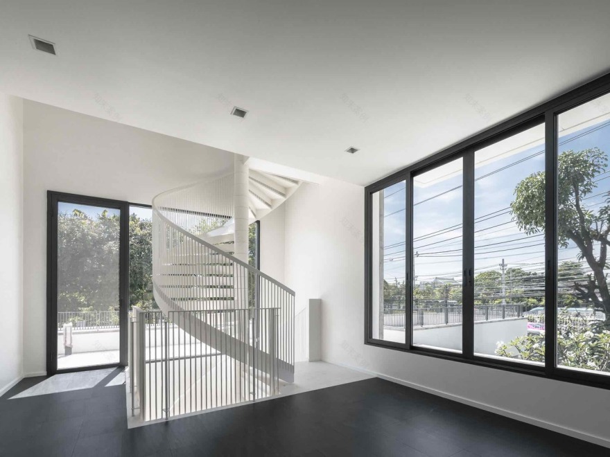 泰国 Baan Bangpok 家庭住宅,垂直螺旋楼梯设计-46