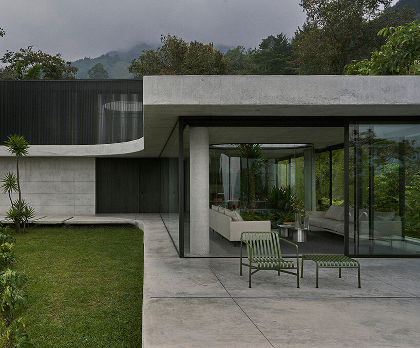 玻璃与混凝土的完美融合 | 哥伦比亚 Casa Flectō住宅设计-4