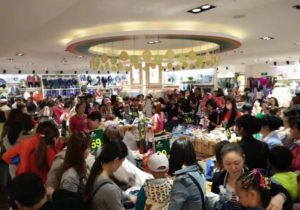 嘉峪关最大童装店开业盛况-30
