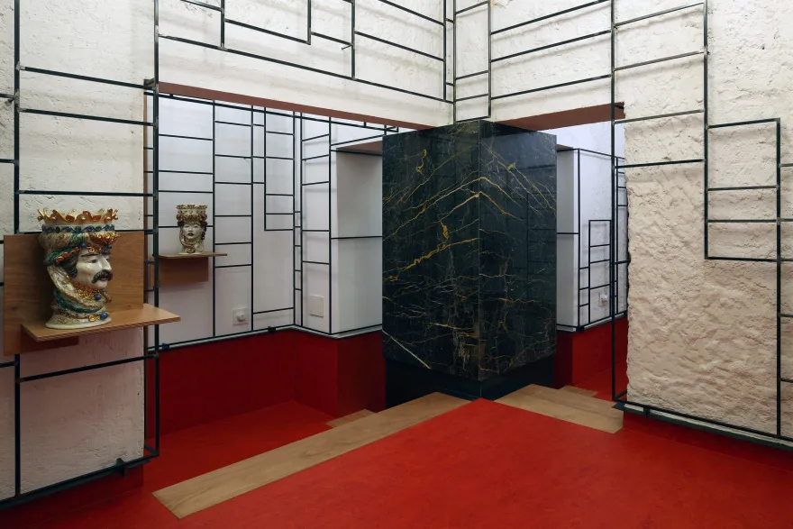 意大利 Caltagirone 百年建筑中的现代商铺设计-20