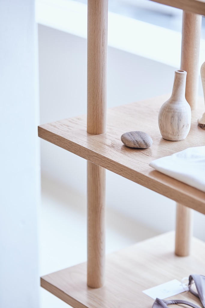 极简 28 平服装品牌展示空间-10