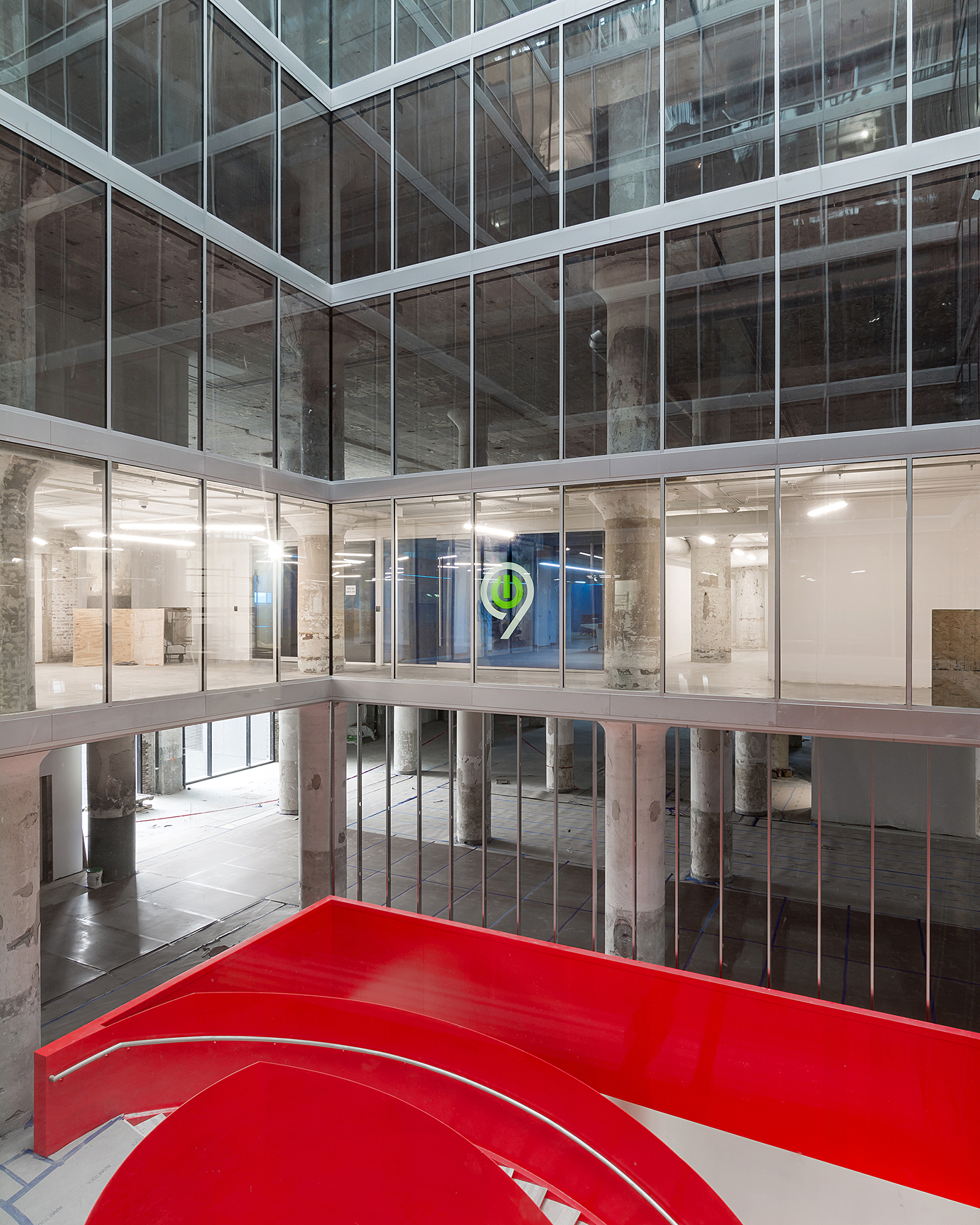 Tech901 办公空间 | 混凝土长桌与实木元素打造的协作中心-11