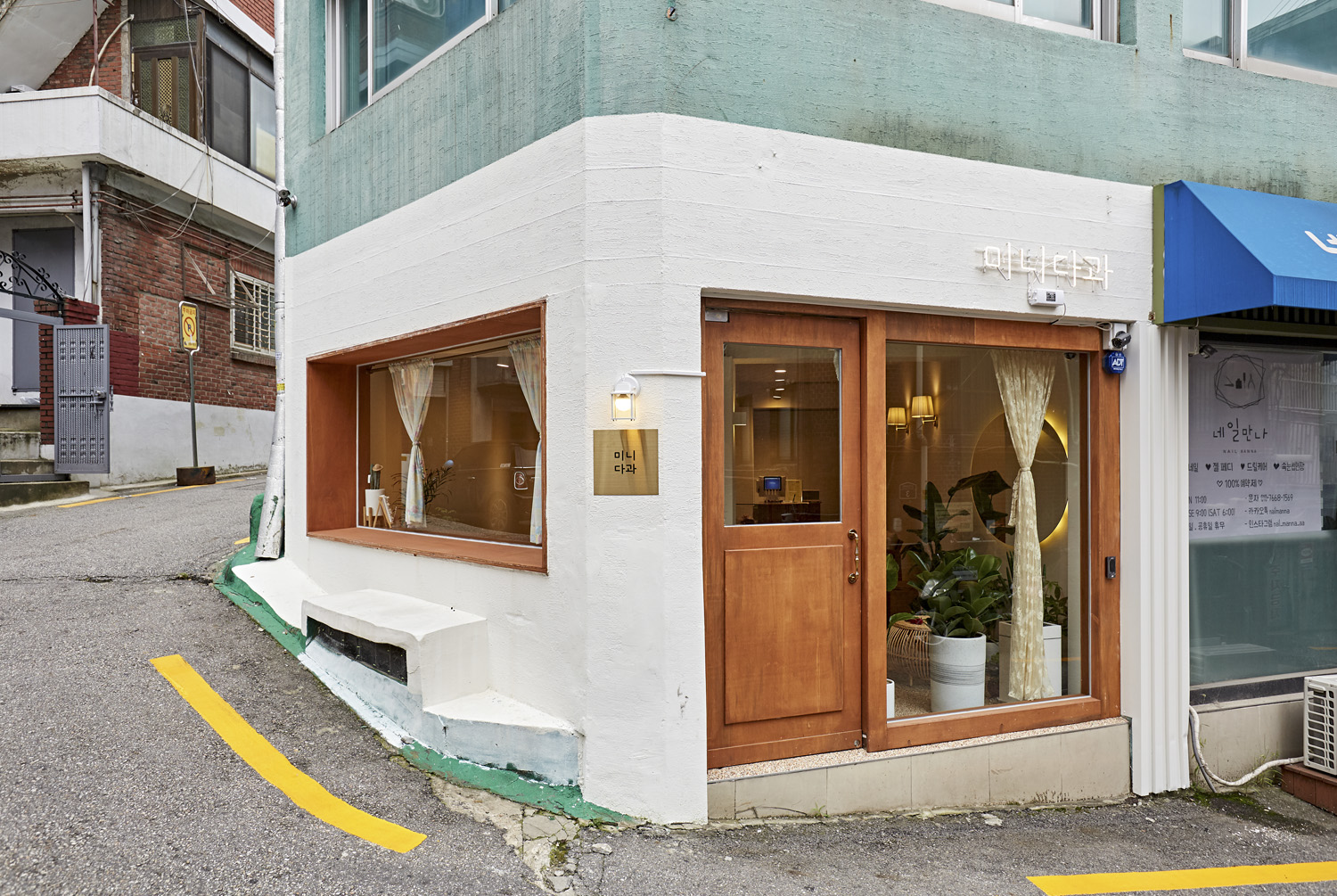 15 坪极简咖啡厅，打造温馨氛围-2