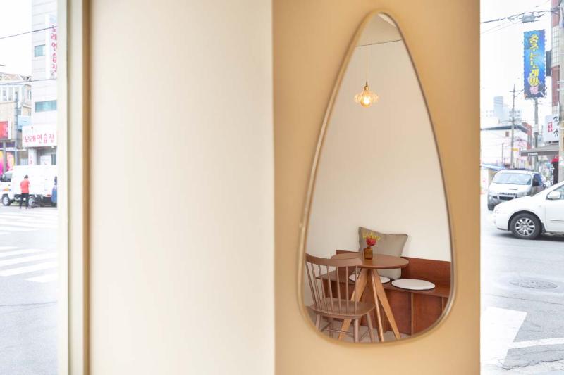 简约十平米咖啡厅，展现温馨原木风-11