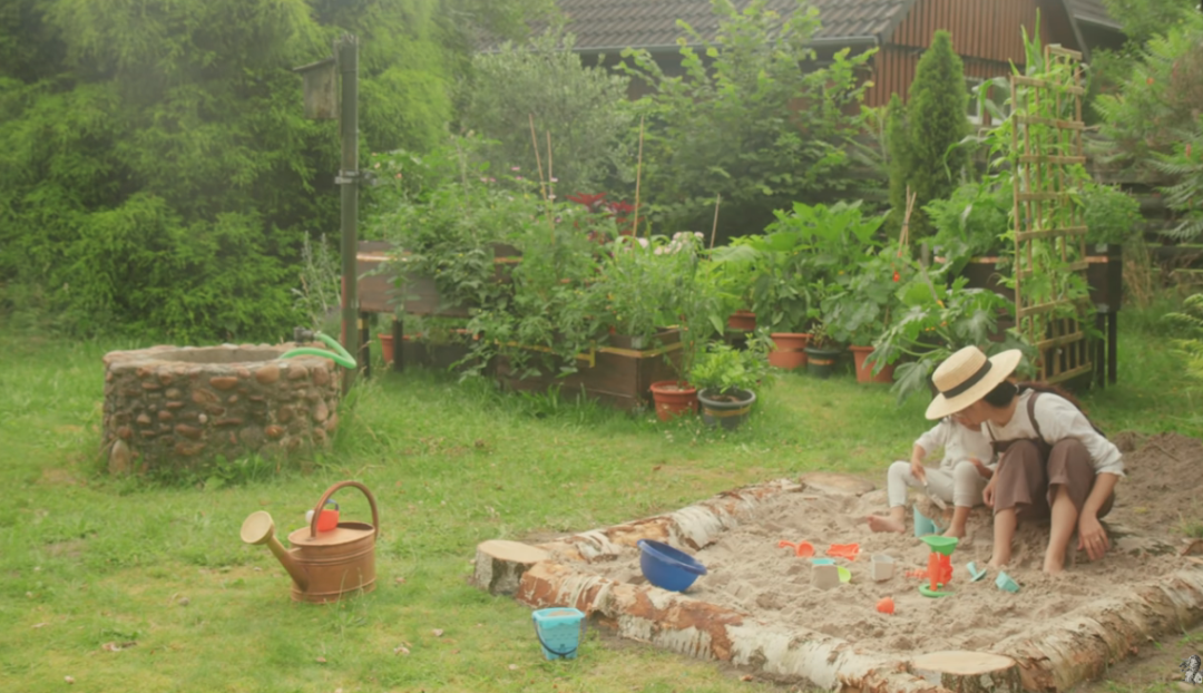 90后妈妈带家人住进森林别墅丨德国丨Thuy Dao和老公T-101