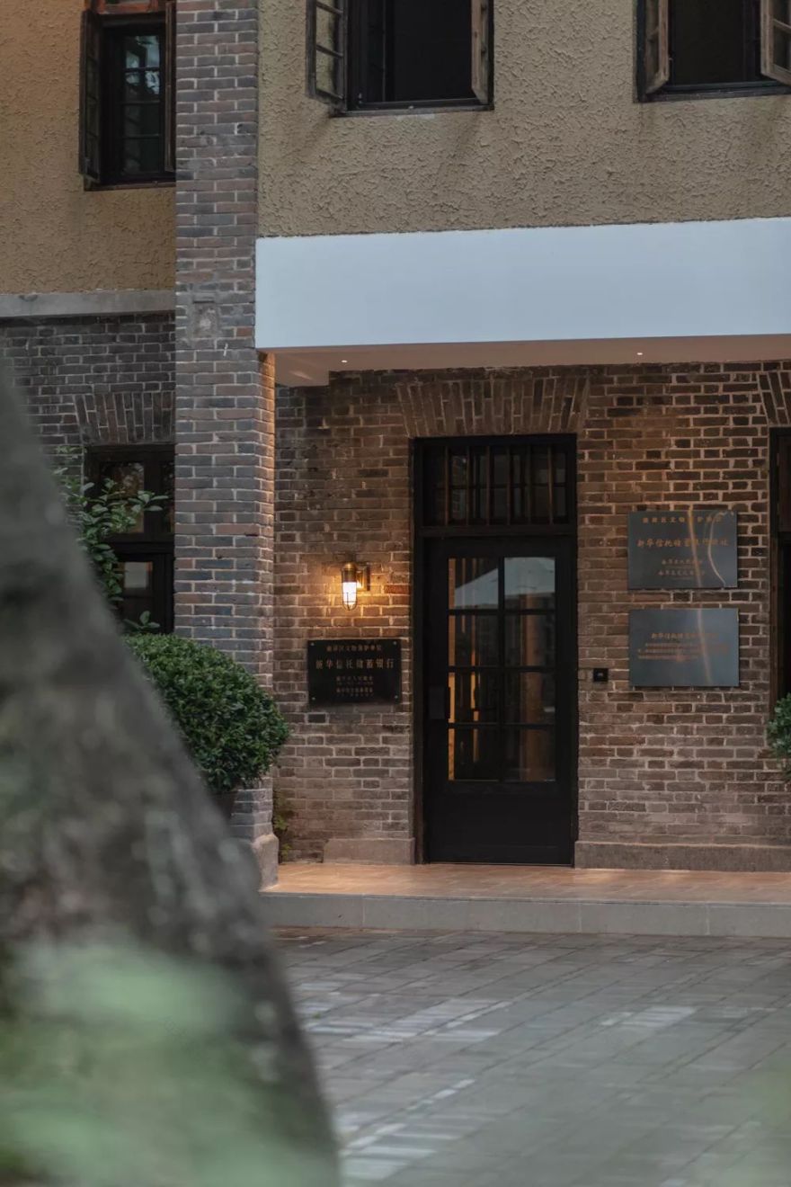 既下山·重庆:生活的复杂和冲突,都在这间院落“缴械投降”-1