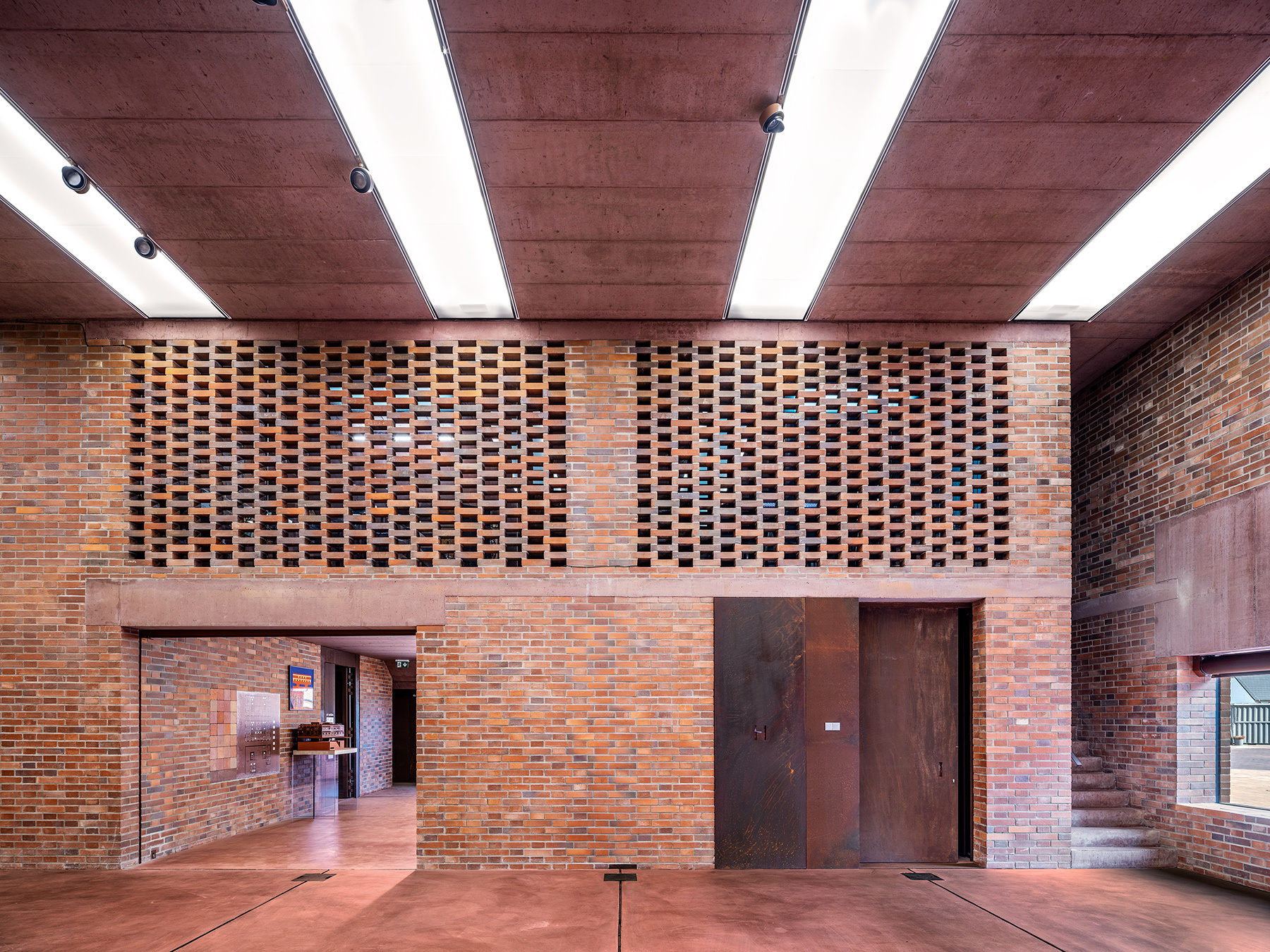 新舊共榮的城市典範：捷克舊磨坊改造，融合藝廊、教育中心、市民共享的文化場域 | FAM-64