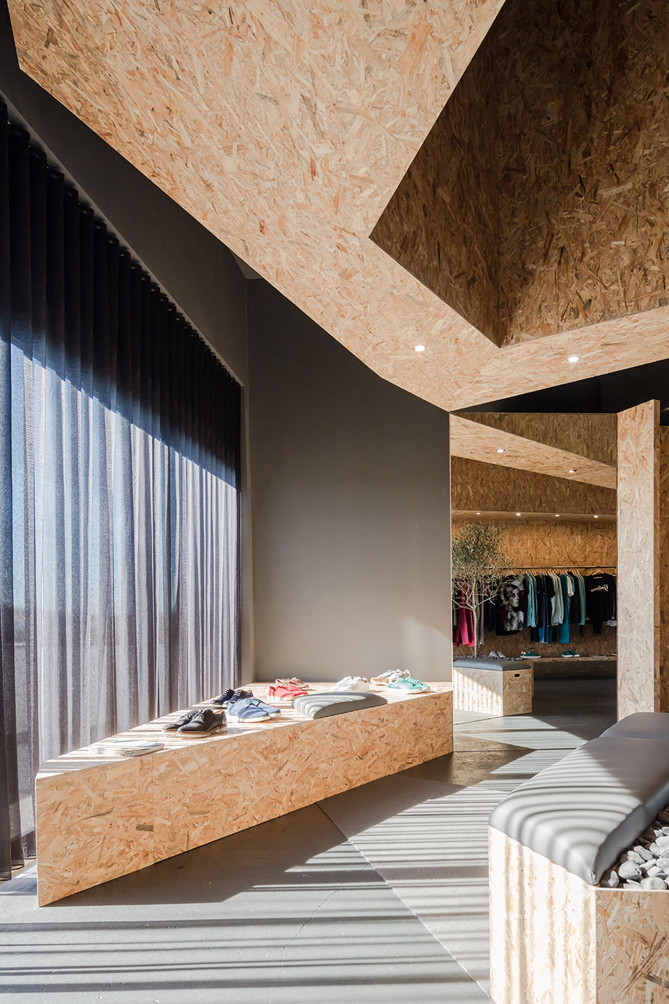 葡萄牙多品牌男装店  3r Ernesto Pereira-2