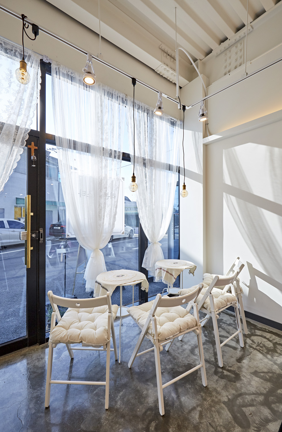 11 平米的极简主义快餐店设计-10