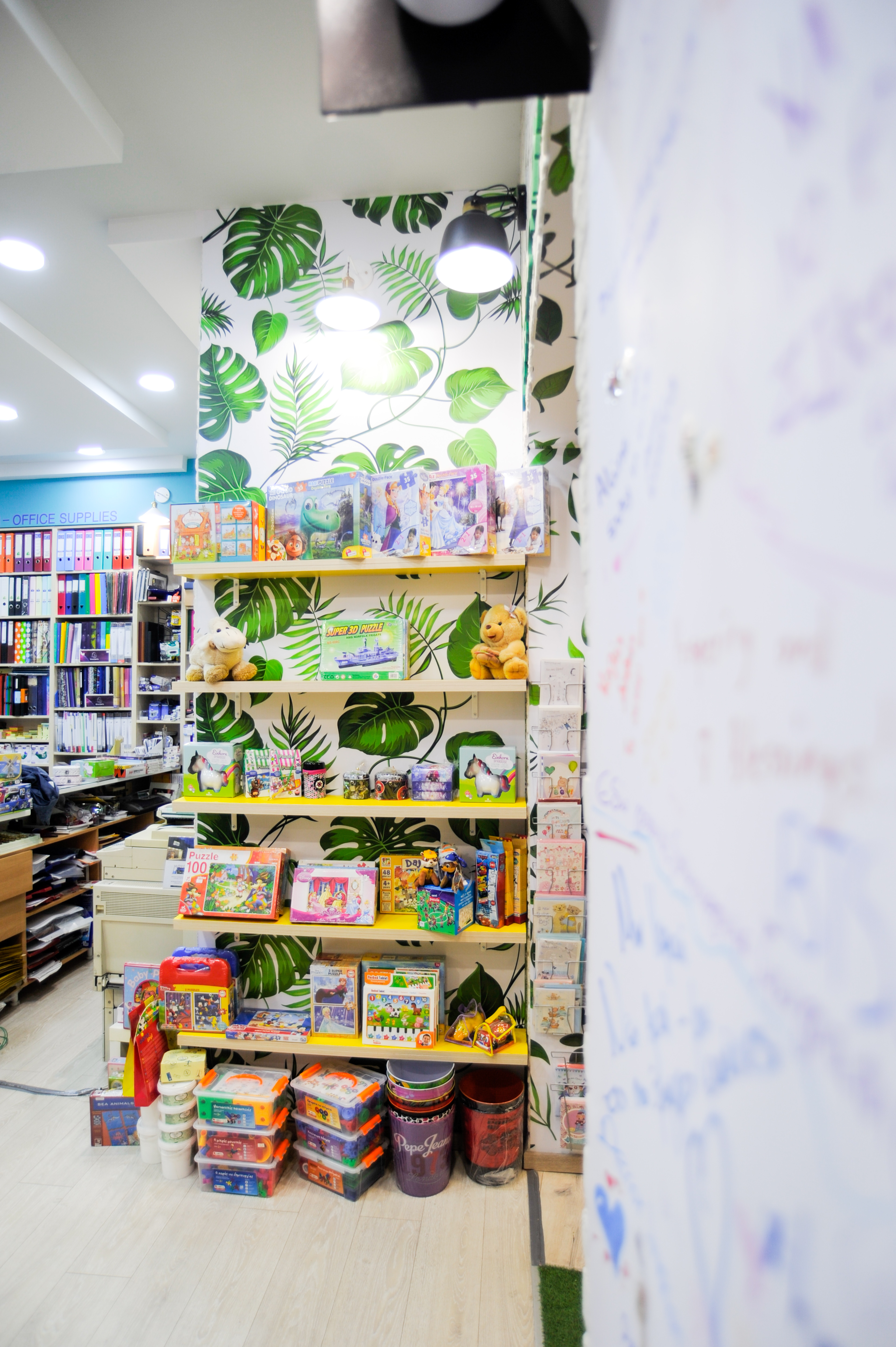 ΑΝΑΚΑΙΝΙΣΗ ΒΙΒΛΙΟΠΩΛΕΙΟΥ: ΠΡΙΝ ΚΑΙ ΜΕΤΑ-23