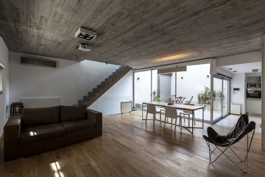 阿根廷“绿意盎然”的三层住宅设计-26