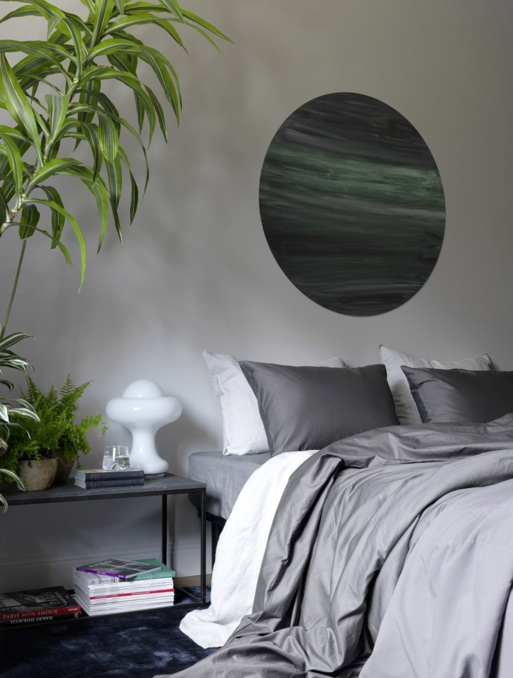 柔和灯光打造舒适卧室空间丨ELLEdecoration-15