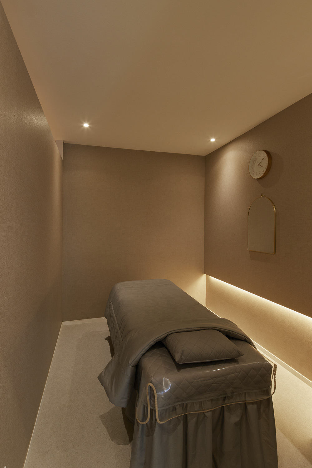 白色梦幻，高级感爆棚的 27 平米小户型设计-18