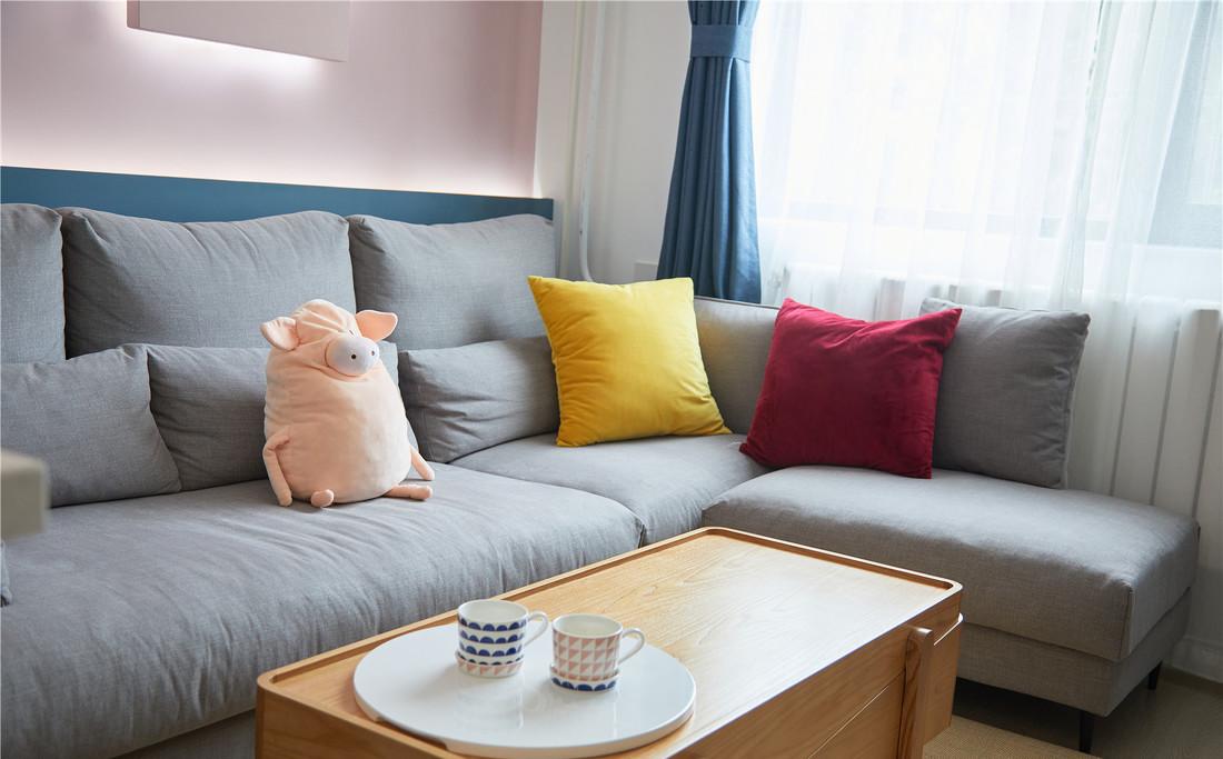 70㎡北欧风小户型极限改造,实用收纳与自然光线完美融合-10