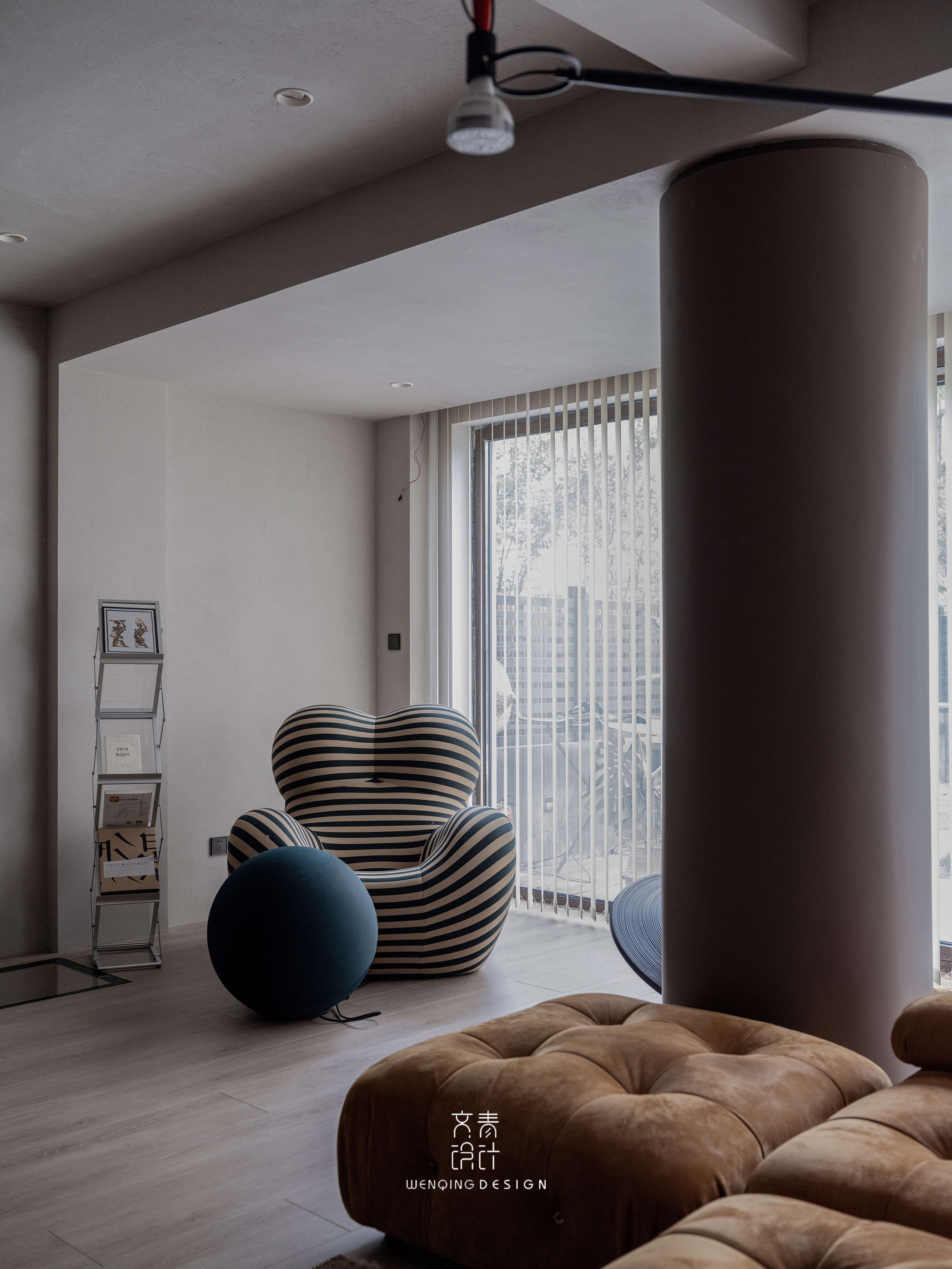 极简主义下的多彩地下室设计-39