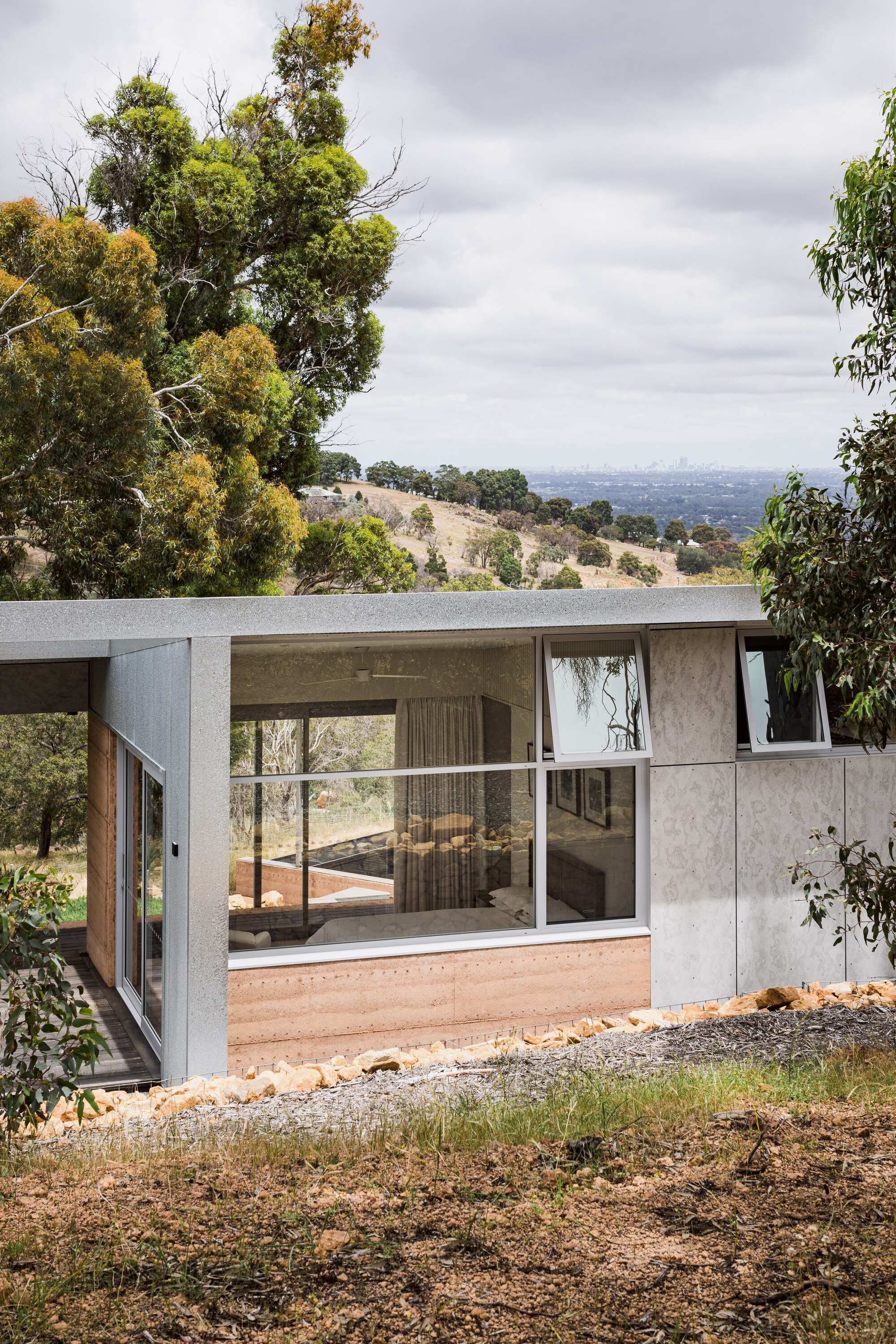 快速成交房屋交易；快速完成房屋买卖（注：Rapid Close House 不是常见标准表达，推测可能是在房产交易语境中表示快速完成房屋买卖流程，这里给出一种较合理的理解翻译） 丨Philip Stejskal Architecture-14