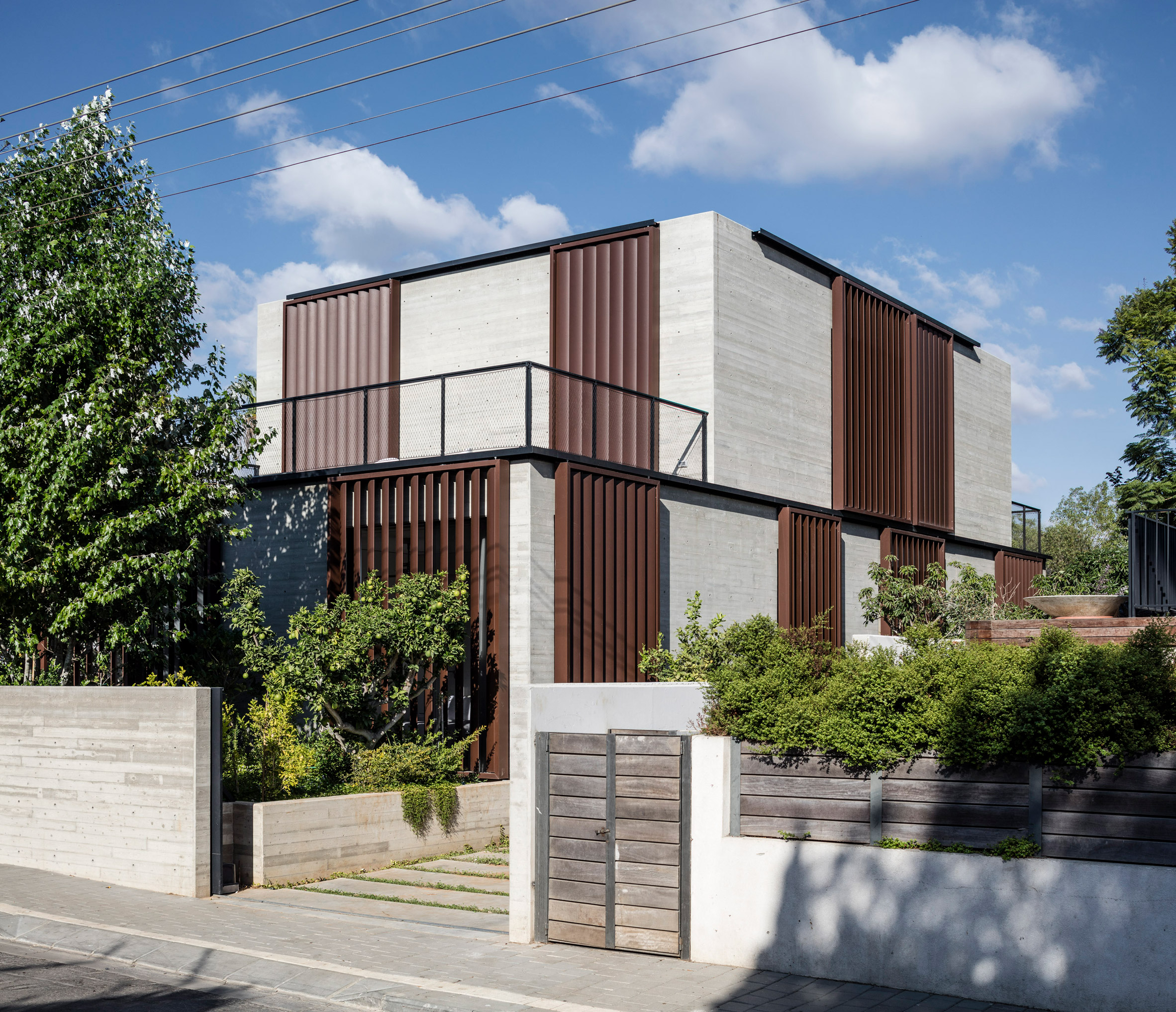 Box-framed louvres shade board-marked concrete Tel Aviv house-2