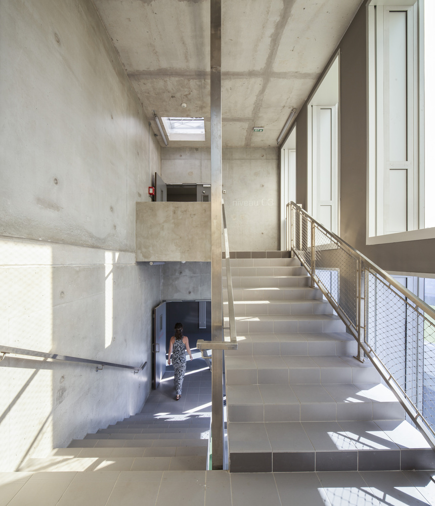 法国尼斯 Simone Veil 中学,融入环境的和谐设计-53