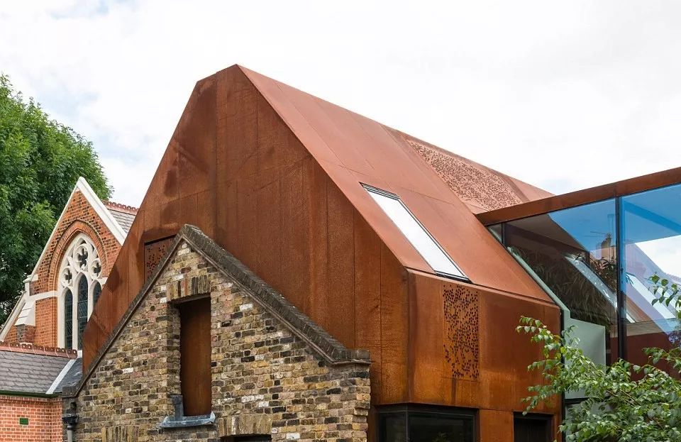 买不起“学区房”，他带2个女儿住进破马厩，花4年爆改，市价3300万!-86