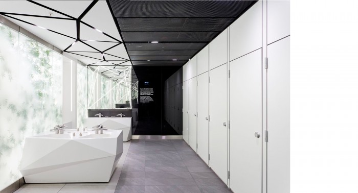 金色庭院购物中心02号卫生间

注：Toalety常见为卫生间之意；Złote Tarasy是波兰华沙一个知名的购物中心，中文一般译为金色庭院购物中心  丨波兰华沙丨Rubicon Architekt Kraków-9