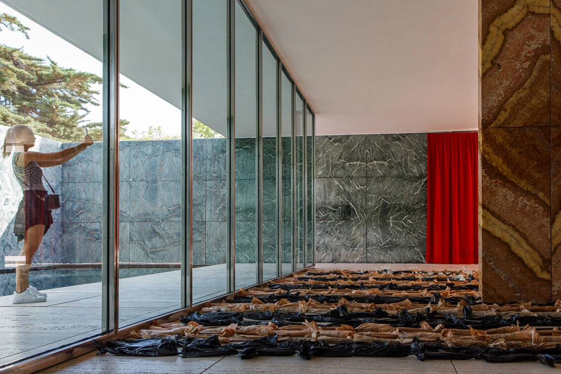 金钱的成本:筏丨西班牙巴塞罗那丨Mark Cottle-34