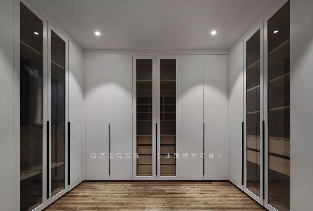 夏宇航打造龙世西湖湾 650㎡私宅,现代简约旋转楼梯成设计亮点-32