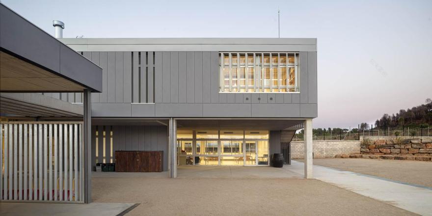 西班牙 Sant Fruitós 教育建筑丨西班牙巴塞罗那丨Adrià Goula-9