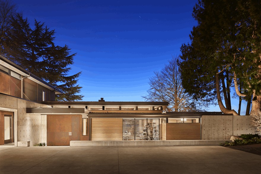 Waterfront Residence in Seattle with Luxurious Design Features-25