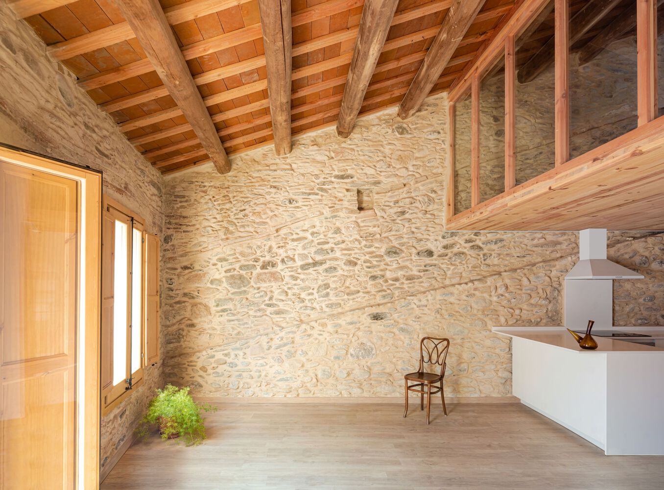 西班牙 Sant Esteve de Palautordera 老舞厅改造公寓楼-10