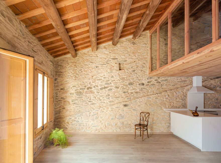西班牙 Sant Esteve de Palautordera 老舞厅改造公寓楼-10